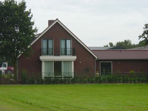 Nieuwbouw bedrijfswoning met uitbreiding bedrijfsruimte