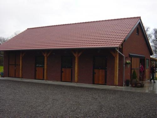 Nieuwbouw paardenstal te Heijen